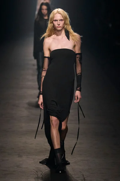 Look 13